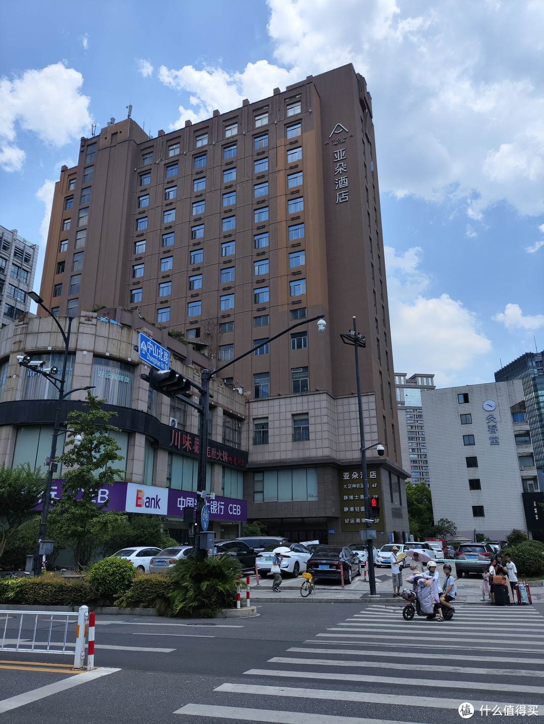 咱就是说，到底谁贵谁便宜？